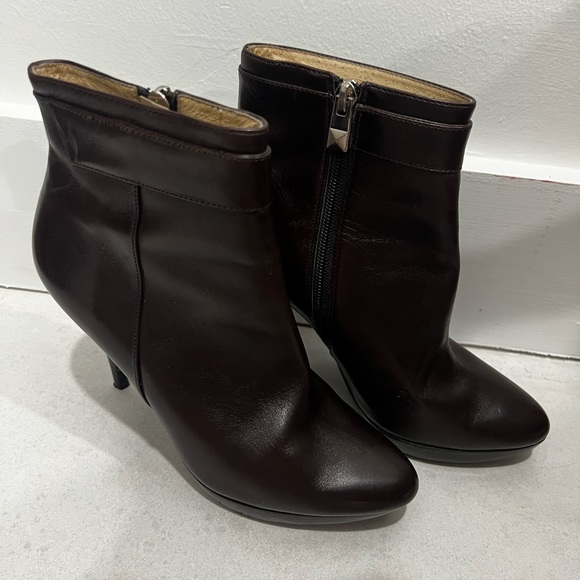 Michael Kors boot heels. Dark brown. Size 7 1/2 - Picture 5 of 6